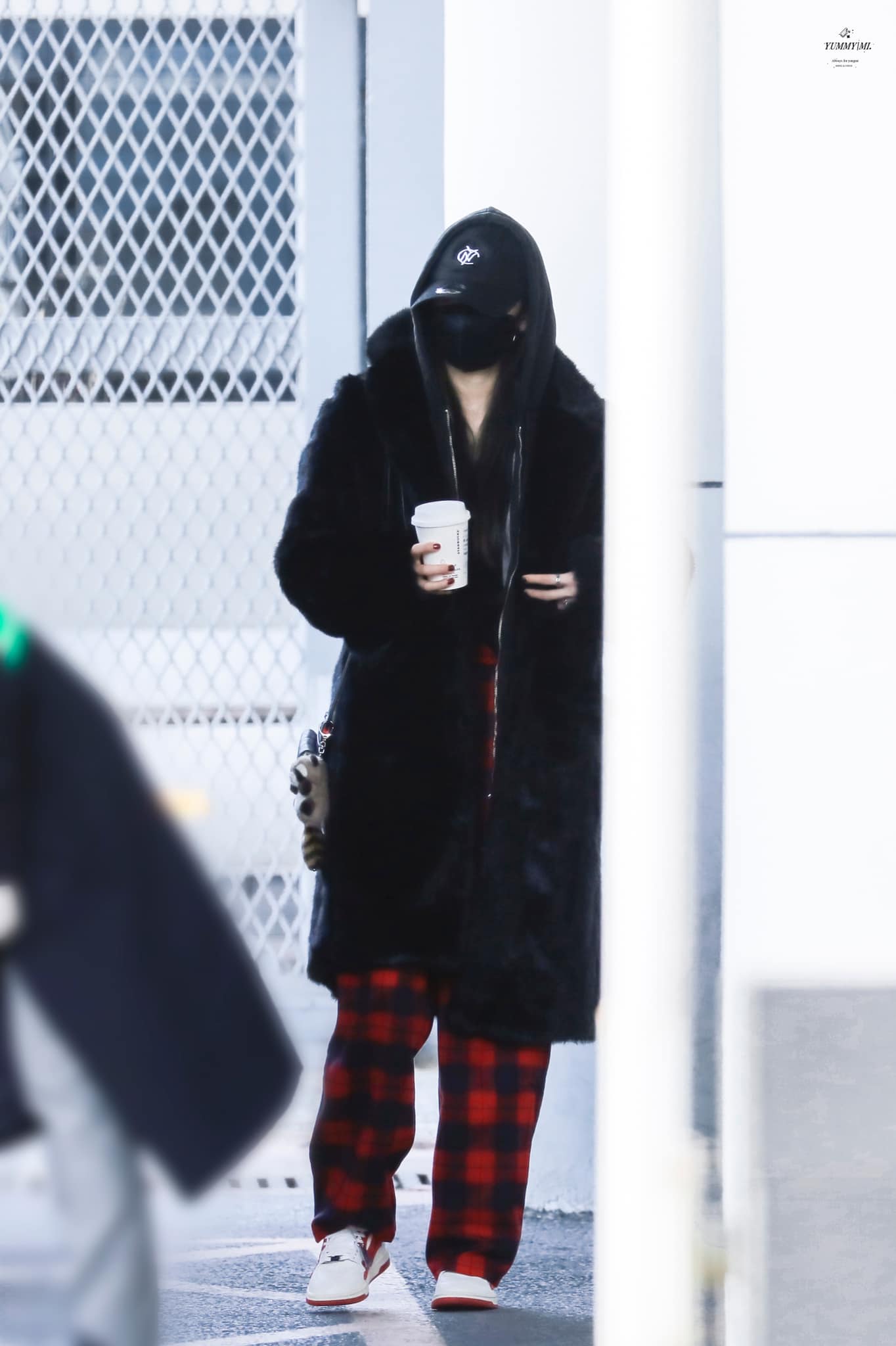 Dương Mịch rời Bắc Kinh đến Thượng Hải để chụp bìa tạp chí