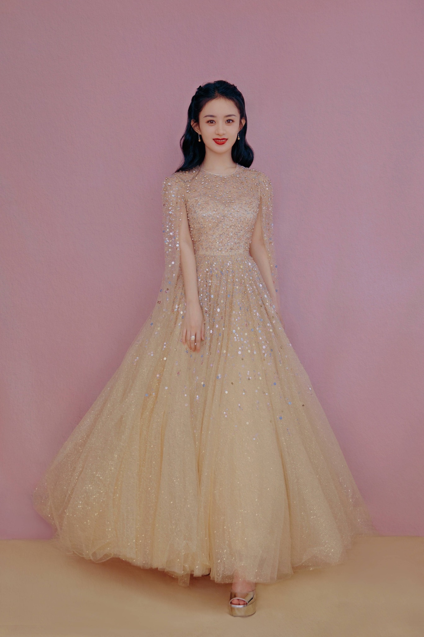 Dưa: Triệu Lệ Dĩnh hiện tại hoàn toàn hạ thấp lưu lượng, đại bộ phận marketing đều là do công ty thúc đẩy