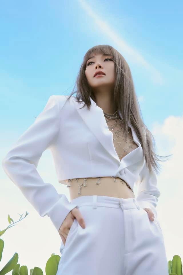 Vốn tôn thờ chủ nghĩa 'hở chừng nào hay chừng đó', qua mỗi shoot hình Minh Hằng đều khoe triệt để tuyệt tác đường cong trên cơ thể Vốn tôn thờ chủ nghĩa 'hở chừng nào hay chừng đó', qua mỗi shoot hình Minh Hằng đều khoe triệt để tuyệt tác đường cong trên cơ thể