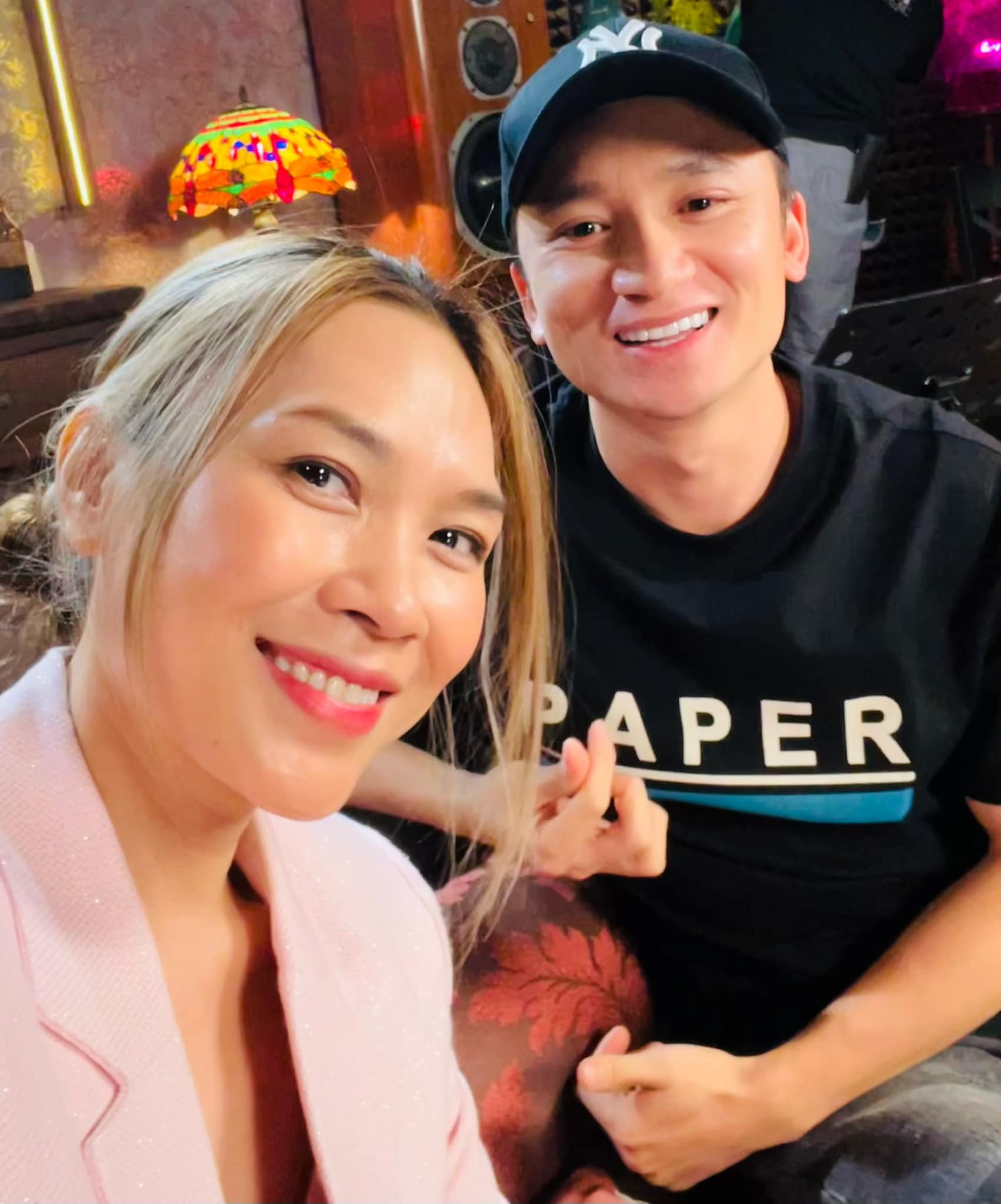 Phan Mạnh Quỳnh bắn tim rất nhiệt tình, điều này cho thấy mối quan hệ giữa anh và Mỹ Tâm vô cùng thân thiết