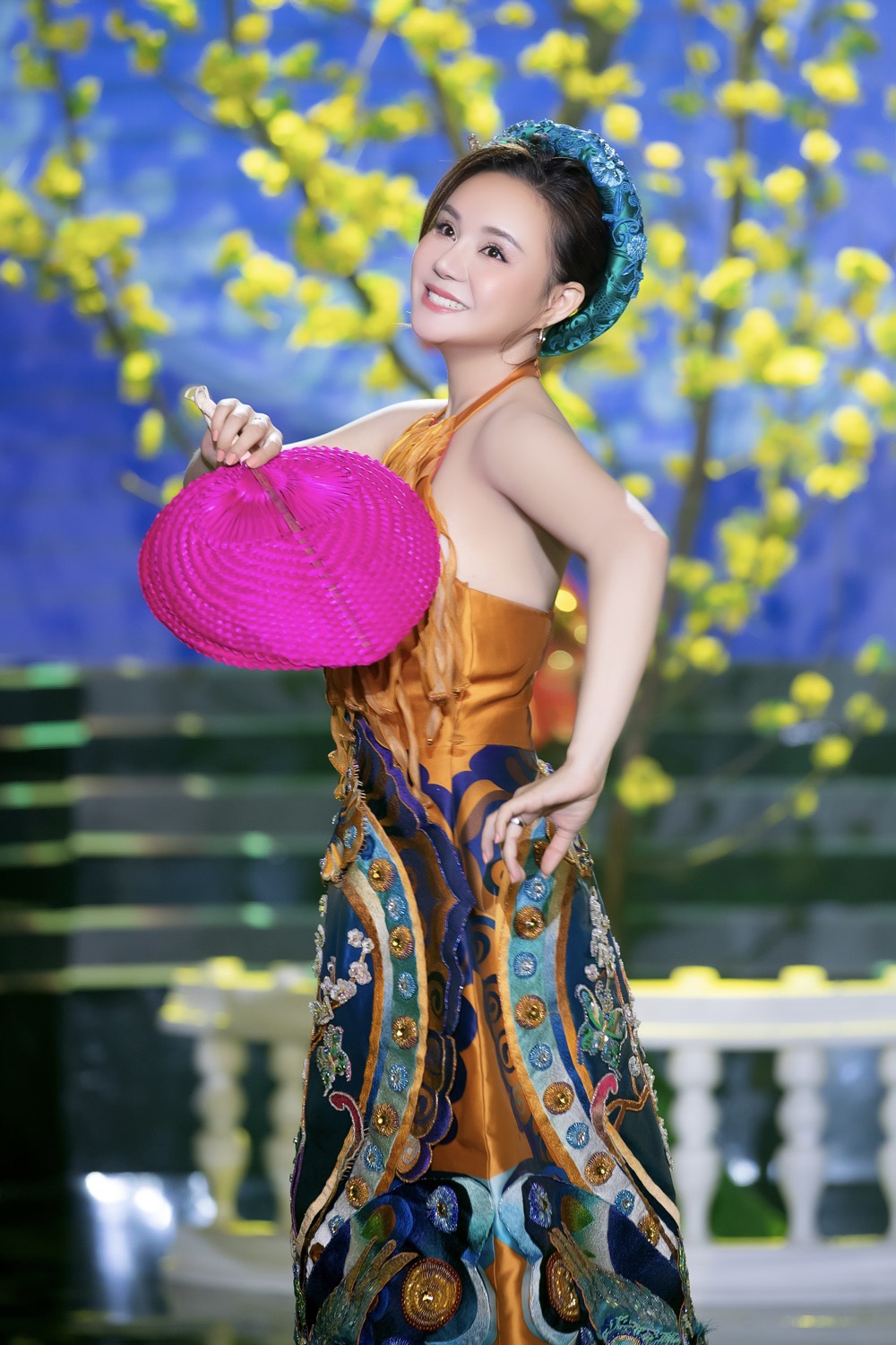 Vy Oanh 'đổi nghề' sau loạt thị phi, thẳng thừng trả lời chuyện liên quan đến nữ đại gia khiến CDM té ngửa 5 Vy Oanh 'đổi nghề' sau loạt thị phi, thẳng thừng trả lời chuyện liên quan đến nữ đại gia khiến CDM té ngửa 5