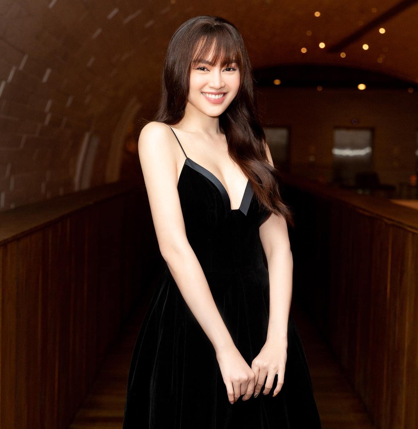 Không lên đồ thì thôi, một khi Ninh Dương Lan Ngọc đã lên dân tình chỉ biết 'xỉu ngang, xỉu dọc'