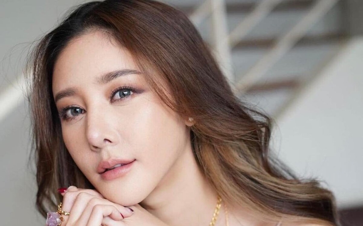 Netizen cùng đồng nghiệp Tangmo Pattaratida tổ chức cầu nguyện mong nữ diễn viên sẽ bình an