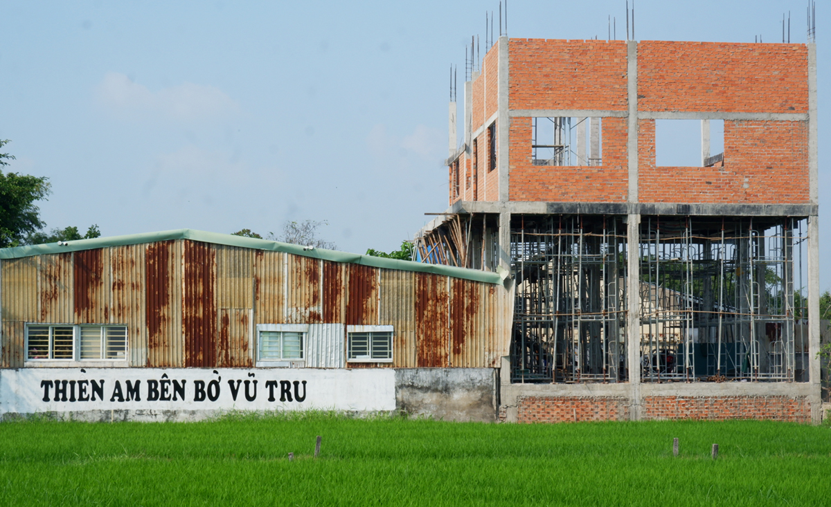 Tình tiết nóng bê bối Tịnh Thất Bồng Lai: Lời khai 'kẻ cầm đầu' vụ thiếu nữ mất tích bí ẩn, làm rõ loạt tin đồn gây phẫn nộ 1 Tình tiết nóng bê bối Tịnh Thất Bồng Lai: Lời khai 'kẻ cầm đầu' vụ thiếu nữ mất tích bí ẩn, làm rõ loạt tin đồn gây phẫn nộ 1