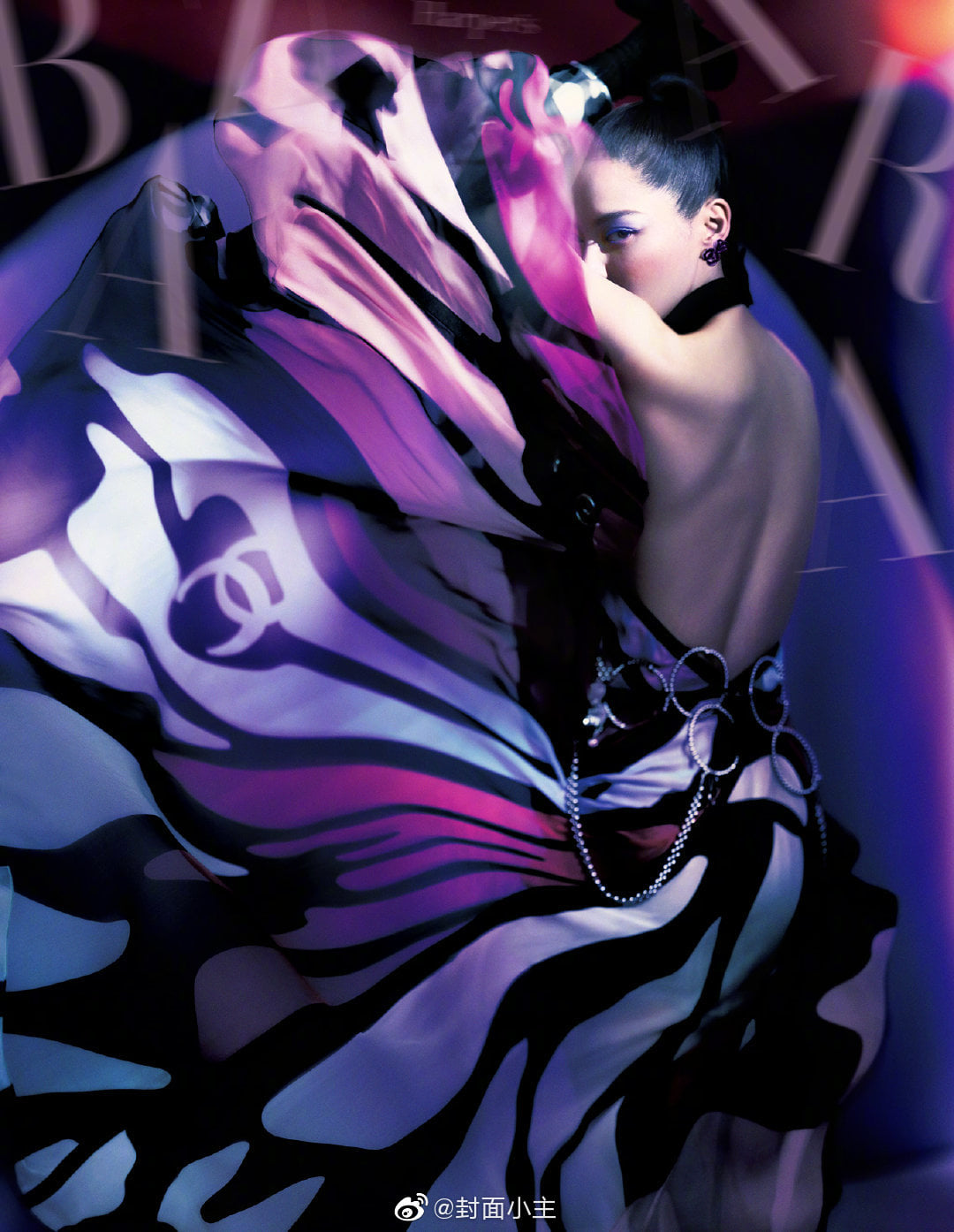 Tân Chỉ Lôi trên bìa Mini Bazaar số tháng 03/2022