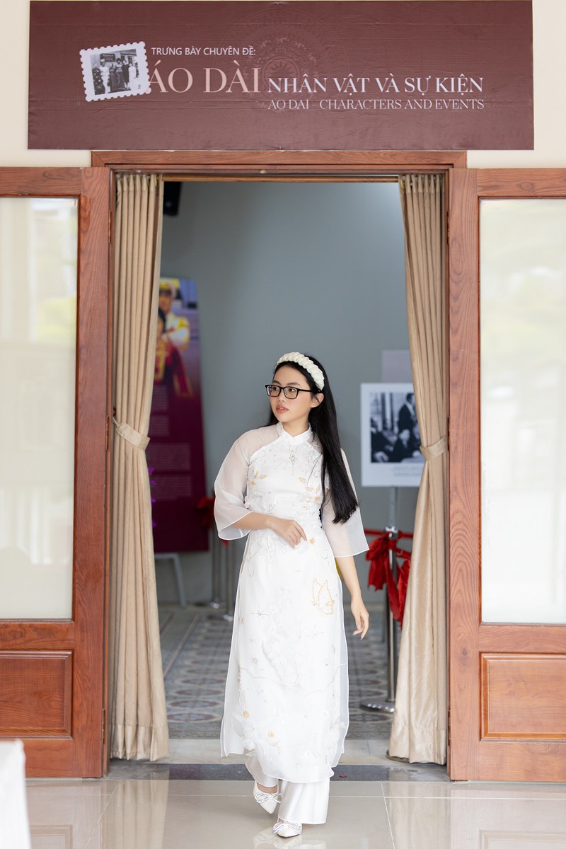 Khoác lên mình bộ áo dài sắc trắng tinh khôi, Phương Mỹ Chi hút trọn mọi ánh nhìn bởi visual nền nã, chuẩn vẻ đẹp của người con gái Việt Khoác lên mình bộ áo dài sắc trắng tinh khôi, Phương Mỹ Chi hút trọn mọi ánh nhìn bởi visual nền nã, chuẩn vẻ đẹp của người con gái Việt