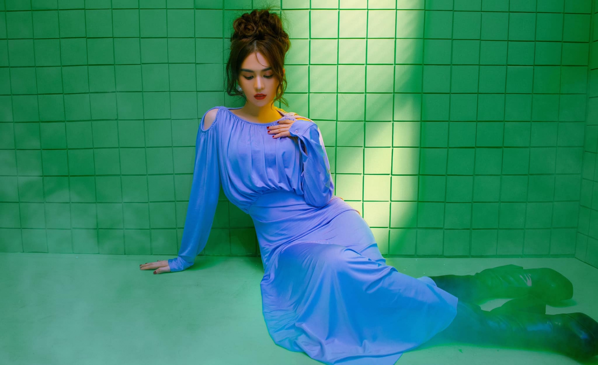 Với tính cách hồn nhiên đến độ kiên cường, Ngọc Trinh chẳng mấy quan tâm phán xét của thiên hạ