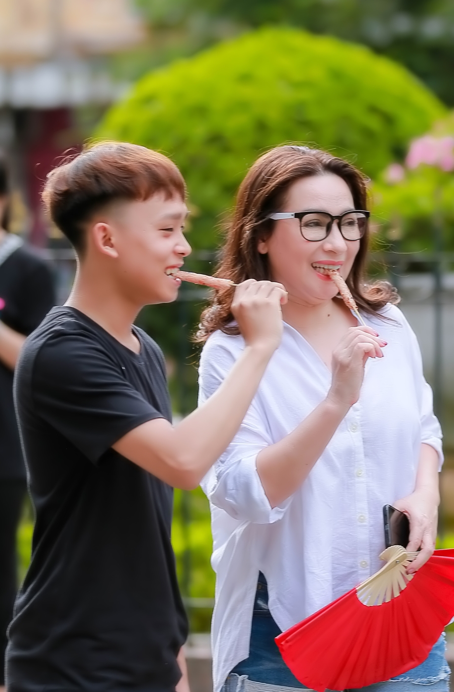 Sau khi nhận lại số tiền nhiều năm đi hát từ phía Phi Nhung, Hồ Văn Cường đã rời nhà mẹ nuôi và bắt đầu cuộc sống mới