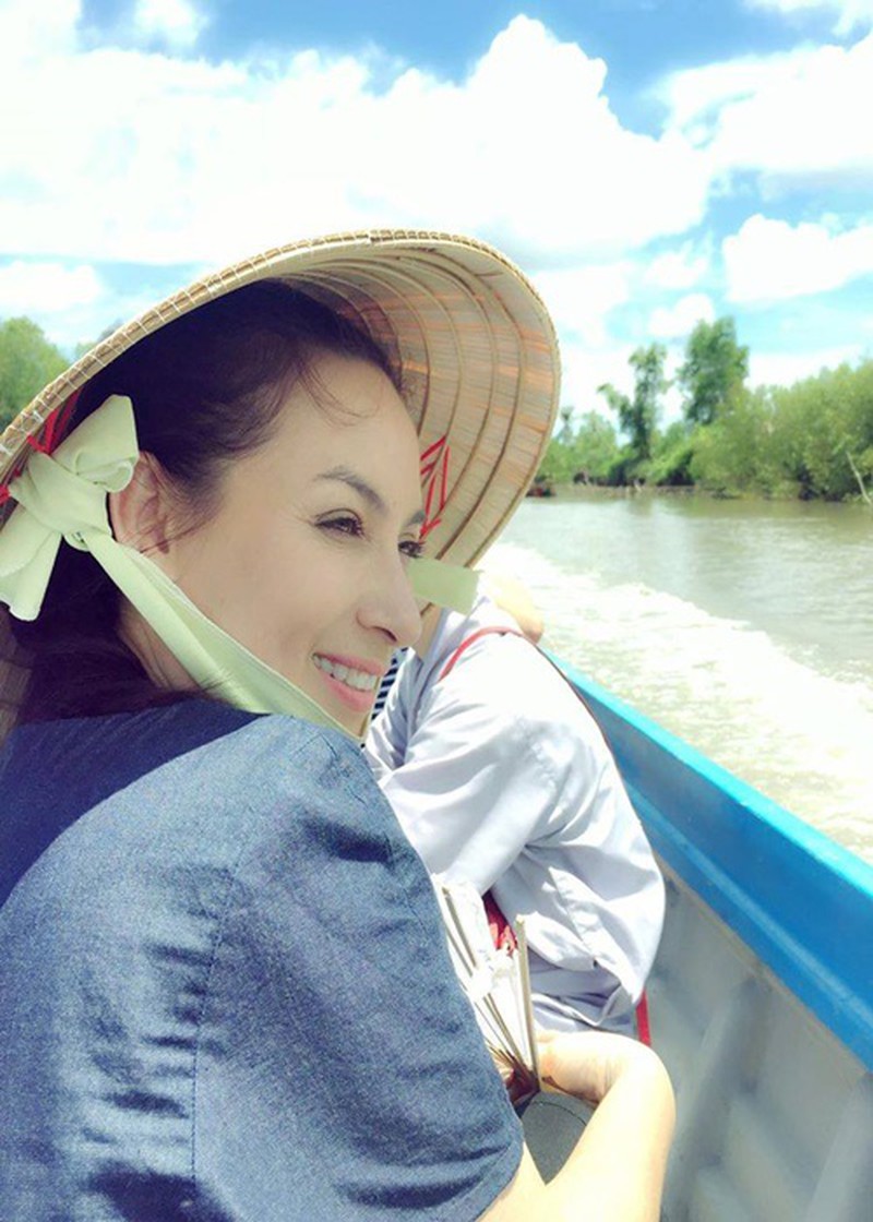 Dù sở hữu khối tài sản 'khủng' thế nhưng Phi Nhung chưa bao giờ khoe khoang, đua đòi Dù sở hữu khối tài sản 'khủng' thế nhưng Phi Nhung chưa bao giờ khoe khoang, đua đòi