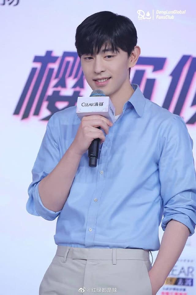 Hình ảnh Đặng Luân tham gia hoạt động tối qua