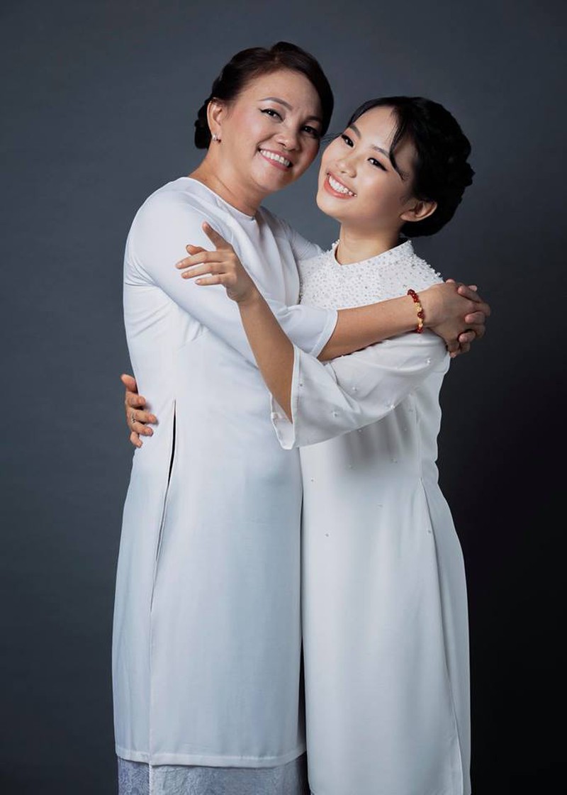Nữ ca sĩ sinh năm 2003 mong muốn được sống trong ngôi nhà to hơn, có người giúp việc để mẹ đỡ vất vả Nữ ca sĩ sinh năm 2003 mong muốn được sống trong ngôi nhà to hơn, có người giúp việc để mẹ đỡ vất vả