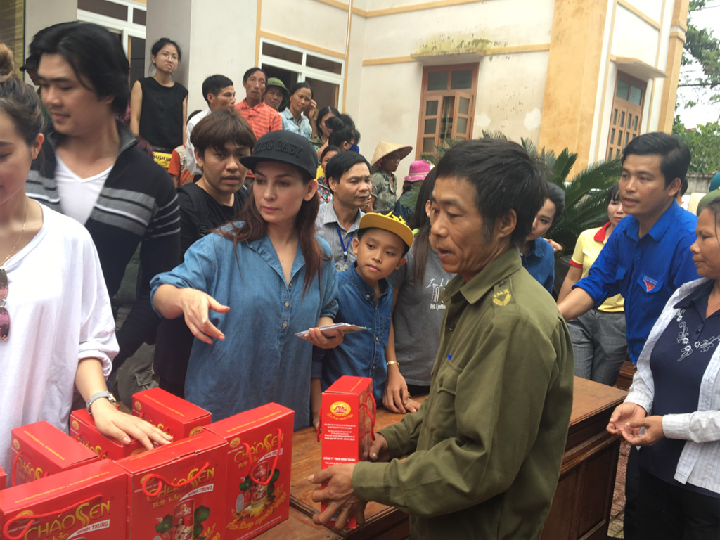 Với trái tim giàu tình yêu cố ca sĩ luôn nghĩ đến những mảnh đời bất hạnh