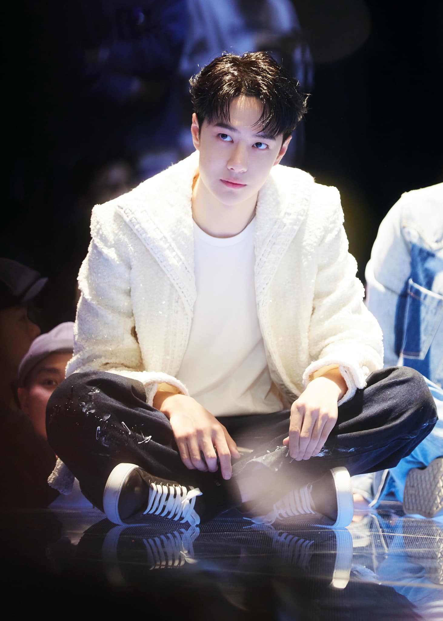 Dưa: Vương Nhất Bác sẽ trở thành đội trưởng của Street Dance 5. Trước đó một số nguồn tin cho hay năm nay lịch trình của cậu ấy rất bận rộn nên không thể tham gia. Tuy nhiên, lịch sử đã lặp lại vì đây là show mà Nhất Bác được sống là mình nên bằng mọi cách cậu sẽ góp mặt.