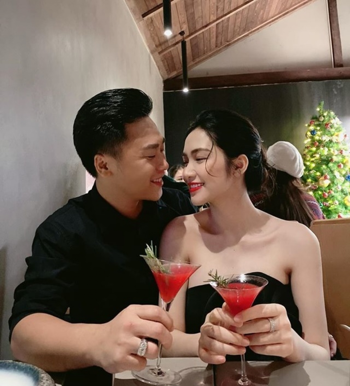 Cư dân mạng dấy lên tin đồn phải chăng Minh Hải vẫn đang theo dõi Hòa Minzy