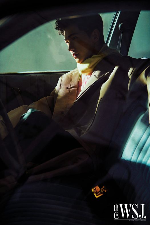 Dưa: Dương Dương đã ký hợp đồng với rất nhiều nghệ sĩ trước đây. Gần đây anh ấy đang cân nhắc xem có nên ký với Nhậm Hào hay không.