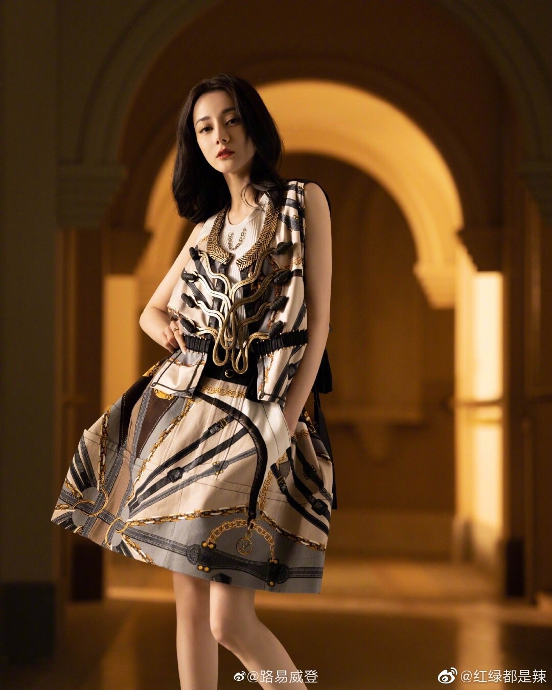 Địch Lệ Nhiệt Ba tạo hình dự tiệc LV