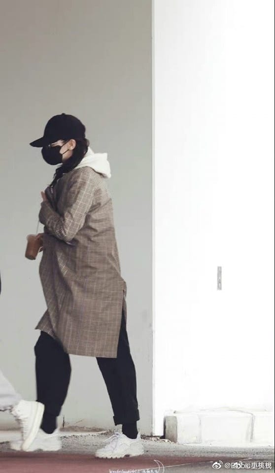 Hiện tại Địch Lệ Nhiệt Ba đã đến đoàn phim chuẩn bị khai máy bộ phim 'Công Tố Tinh Anh' 