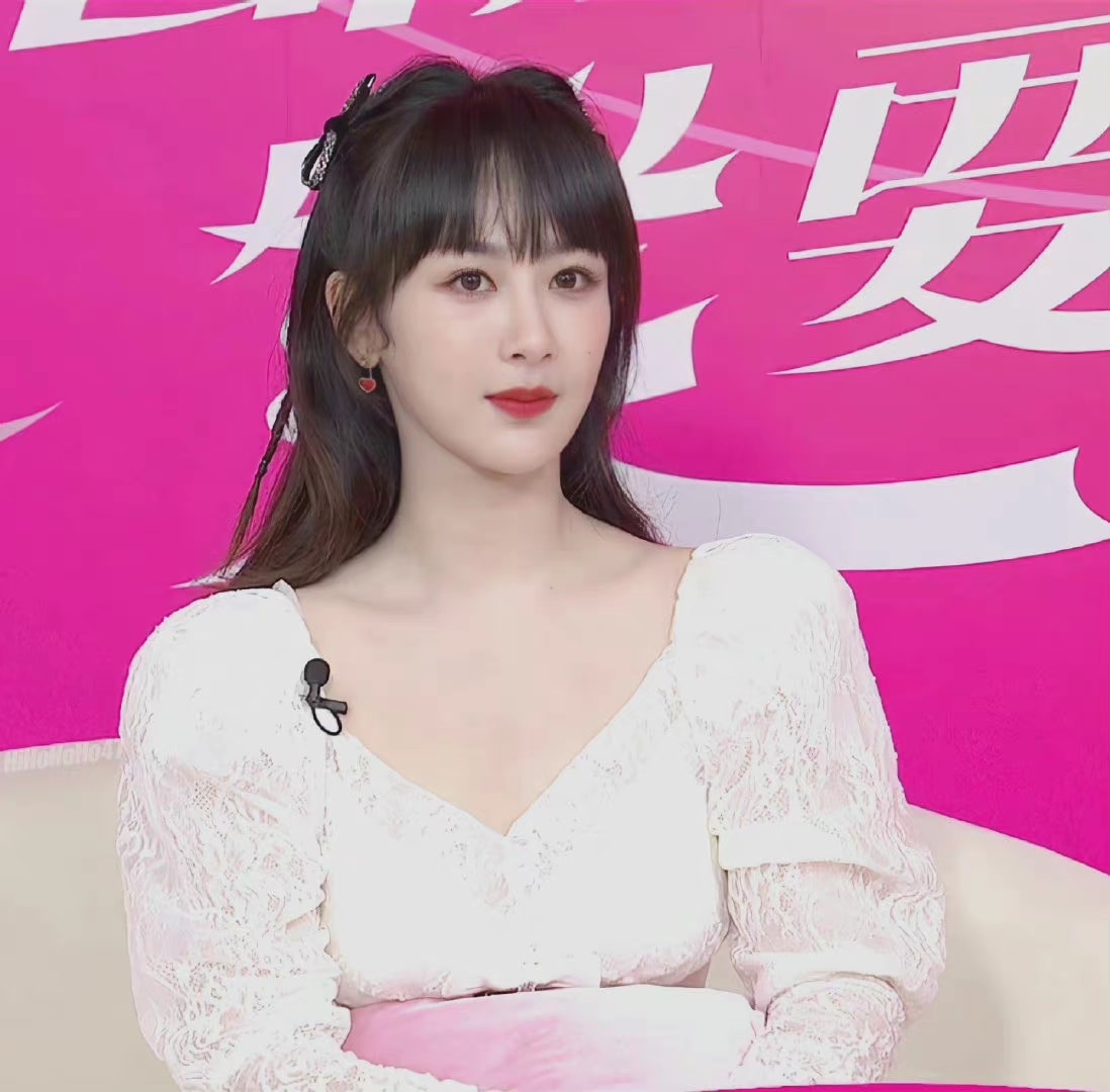 Tạo hình của Dương Tử tại một sự kiện chiều nay