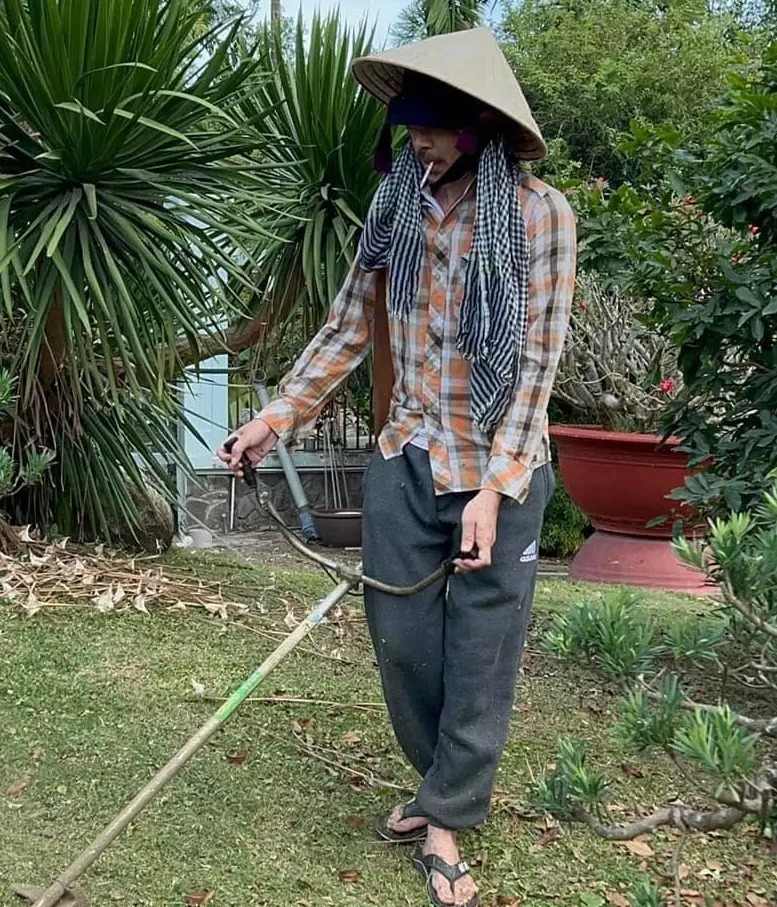 Hoài Linh chính thức lộ diện sau chuỗi ngày chịu 'khủng hoảng', thần sắc khiến fan khóc cạn nước mắt: Quá tàn nhẫn! 3 Hoài Linh chính thức lộ diện sau chuỗi ngày chịu 'khủng hoảng', thần sắc khiến fan khóc cạn nước mắt: Quá tàn nhẫn! 3