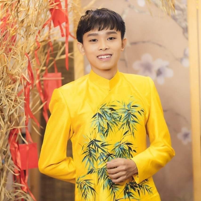 Ngọc Sơn đang trên đà thăng hoa cùng nghệ thuật, thế nhưng 'học trò' Hồ Văn Cường lại gặp phải những sự cố không đáng có trong một vài show diễn mới đây