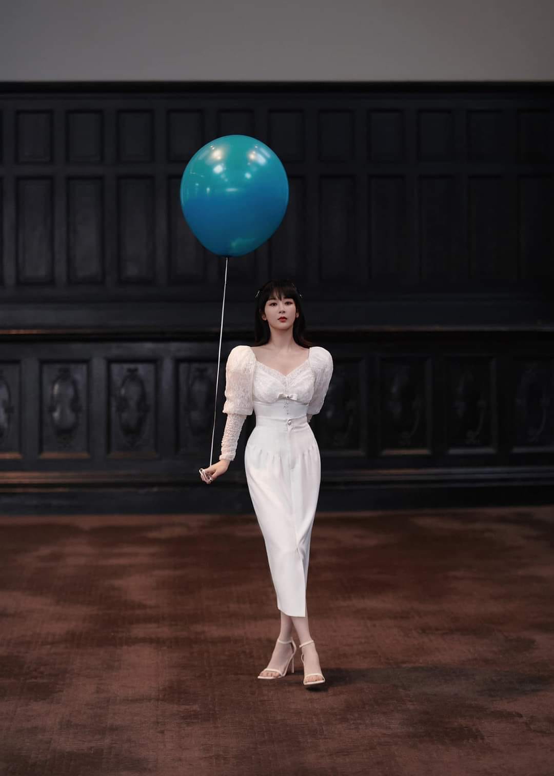 Tạo hình của Dương Tử trong hoạt động livestream diễn ra tối qua