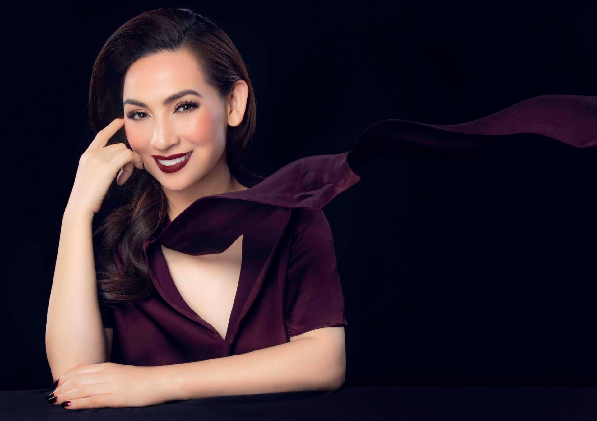 Khó ai có thể cảm nhận được nỗi đau của những người con nuôi lẫn con ruột khi thiếu vắng hơi ấm của mẹ