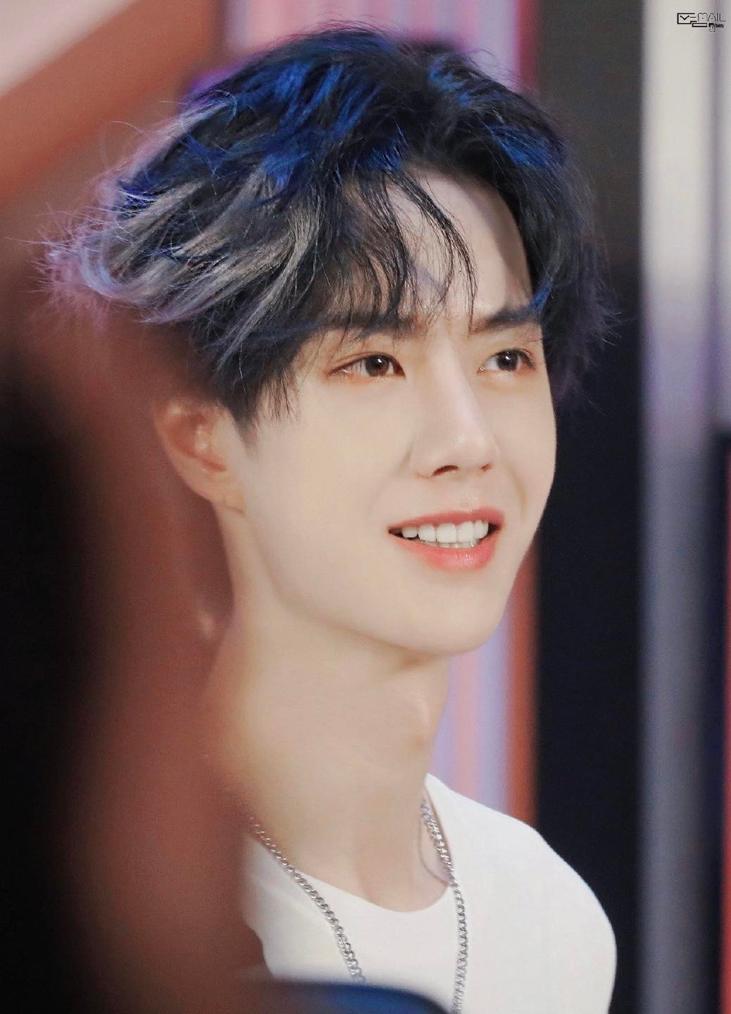 Dưa: Mối quan hệ hợp tác giữa Vương Nhất Bác và Nhạc Hoa khá hài hoà, cậu ấy đã gia hạn hợp đồng với công ty. Hiện tại rất bận rộn với công việc và hầu như không có thời gian nghỉ ngơi.