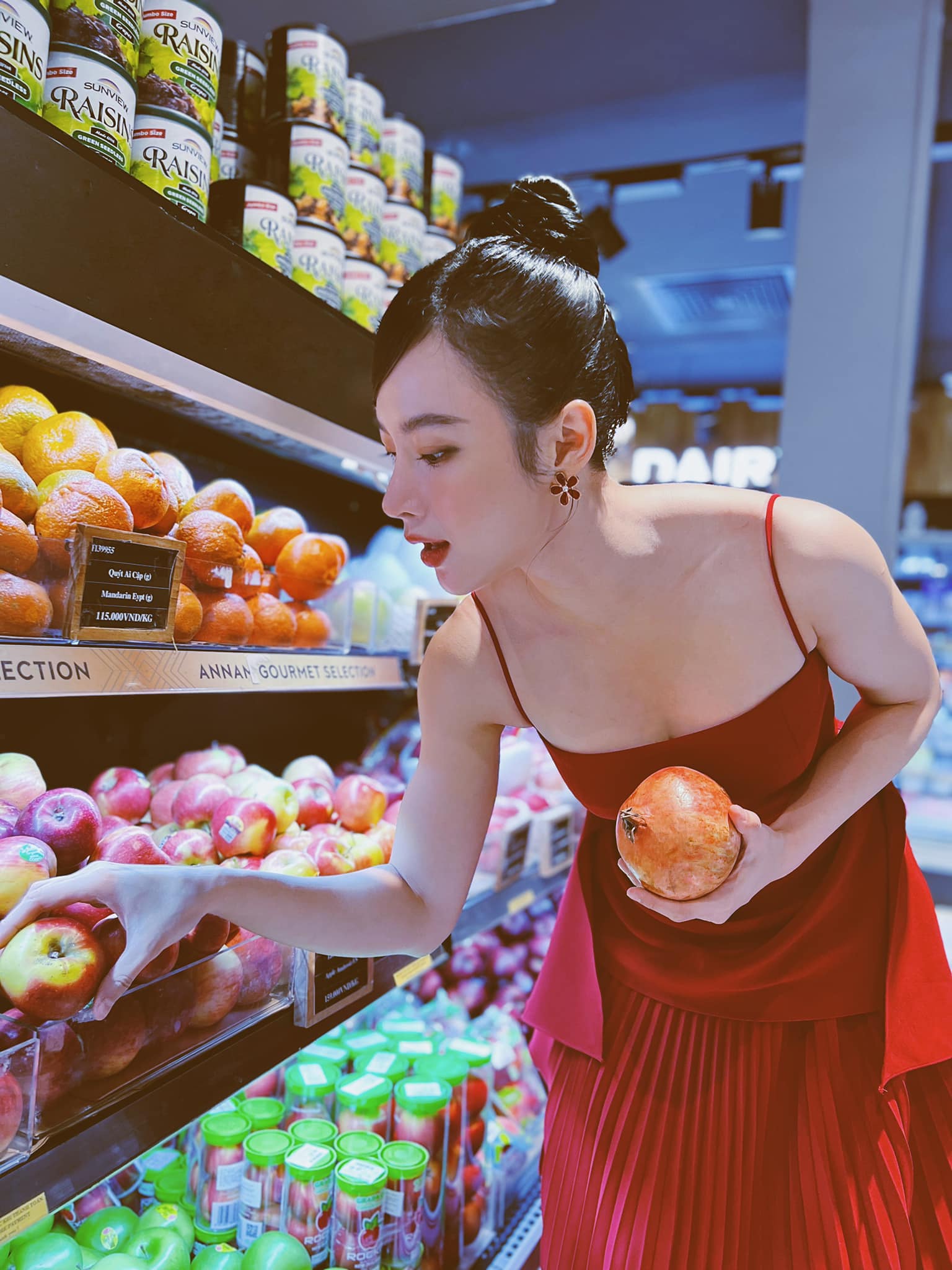 ...Từ tóc tai đến layout trang điểm đều hoàn hảo đến mức khó tin