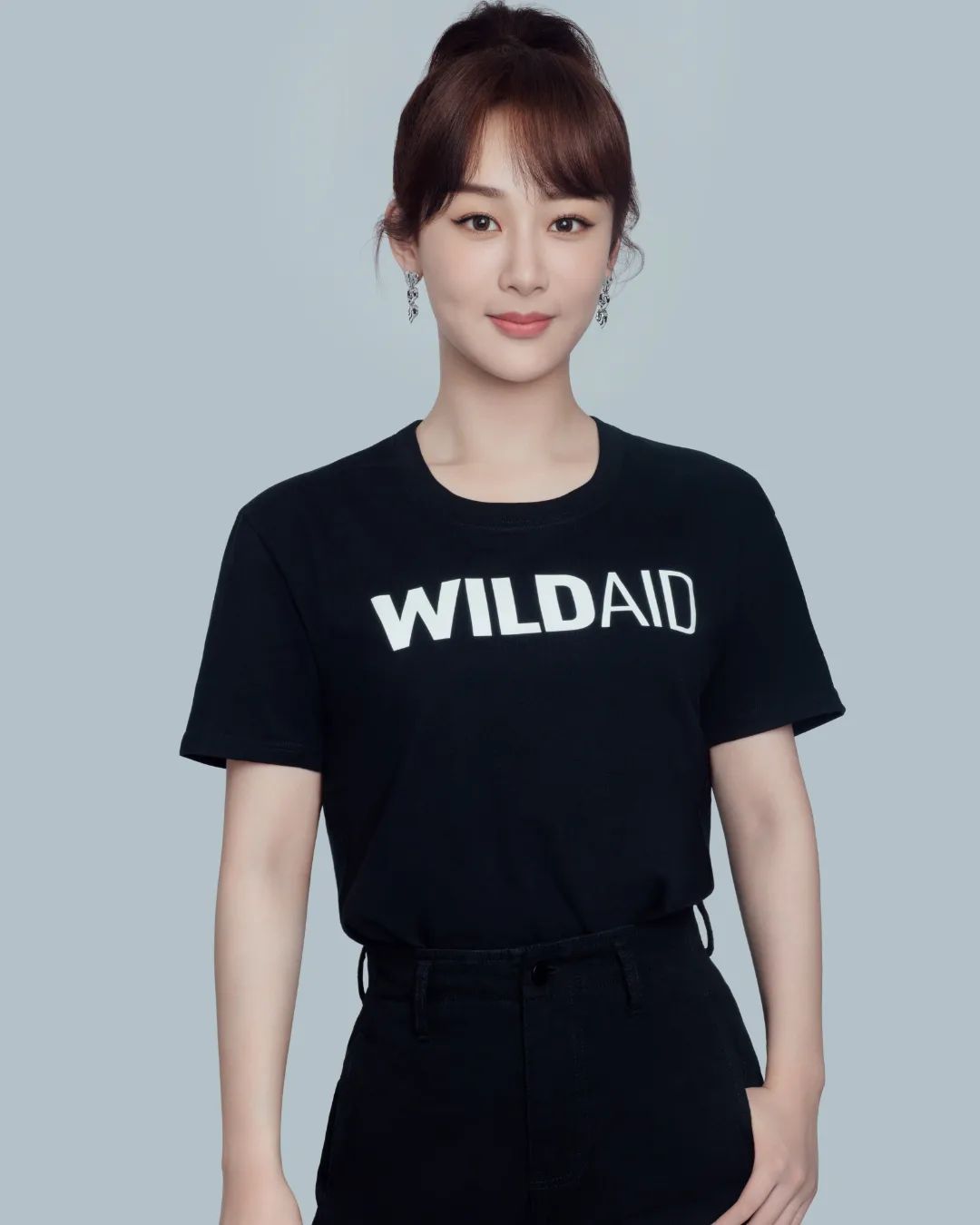 Dưa: Dương Tử đúng là máy thu hoạch soái ca, bộ phim Trường Tương Tư sắp khai máy hội tụ dàn diễn viên nam Trương Vãn Ý, Đặng Vi, Đàn Kiện Thứ từ chính đến phụ nhan sắc đều tốt, hơn nữa đây còn là một hạng mục S+. Hiện tại mẹ của Dương Tử chính là người đại diện của cô ấy