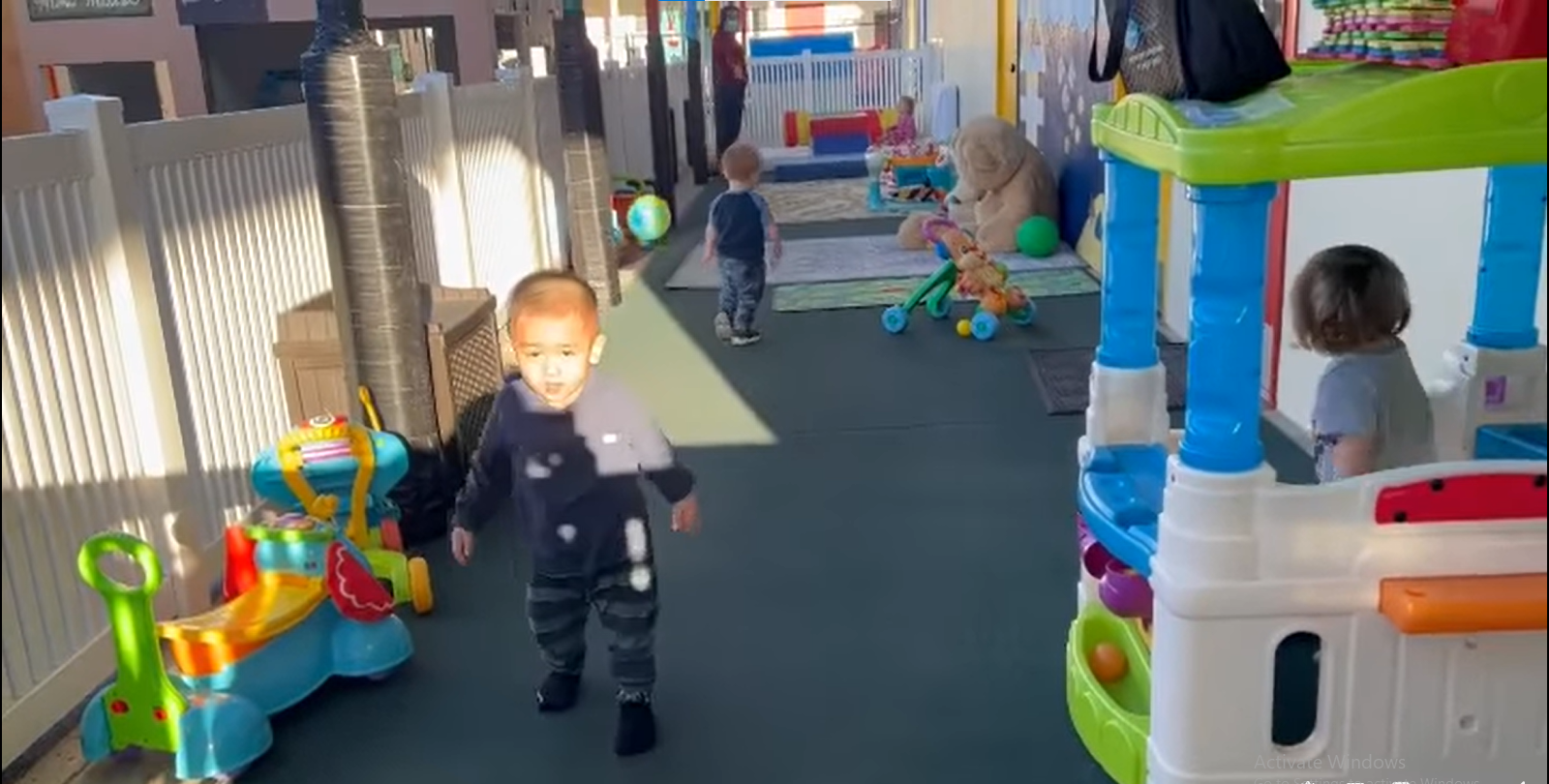 Khoảnh khắc bé Socola sữa tiến gần ống kính máy quay, cư dân mạng nghẹn ngào nhớ đến Phi Nhung vì cậu nhóc này có nhiều đặc điểm giống bà ngoài