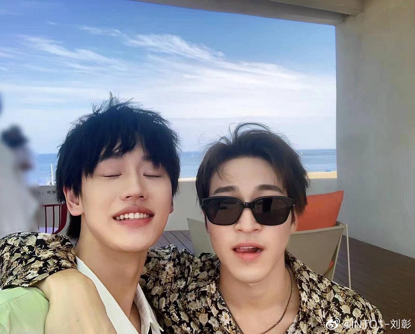 AK Lưu Chương đăng ảnh chúc mừng sinh nhật Santa 