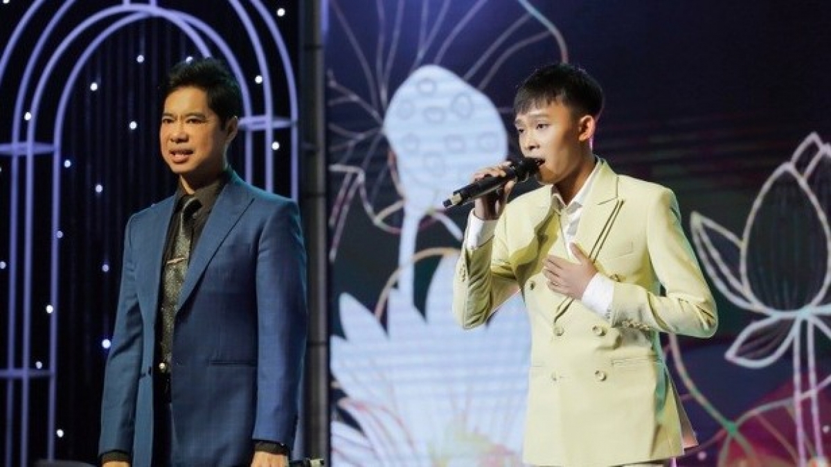 Kể từ khi nhận được hậu thuẫn từ danh ca Ngọc Sơn, Hồ Văn Cường có nhiều dấu hiệu khởi sắc trên con đường hoạt động nghệ thuật Kể từ khi nhận được hậu thuẫn từ danh ca Ngọc Sơn, Hồ Văn Cường có nhiều dấu hiệu khởi sắc trên con đường hoạt động nghệ thuật