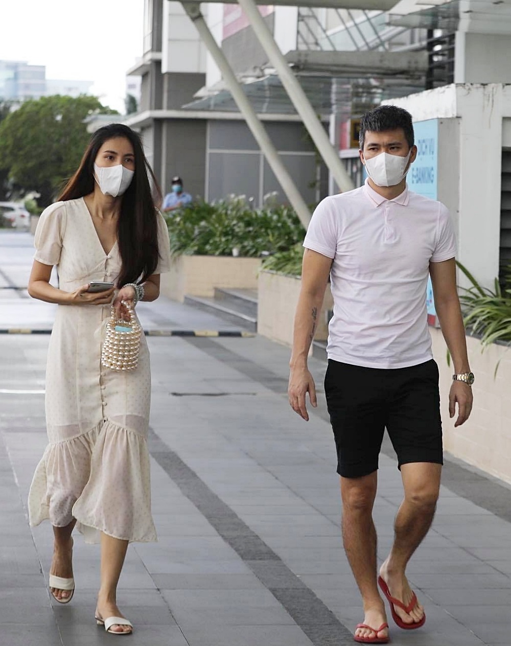 Công Vinh luôn kề vai sát cánh cùng Thủy Tiên khi ồn ào từ thiện nổ ra