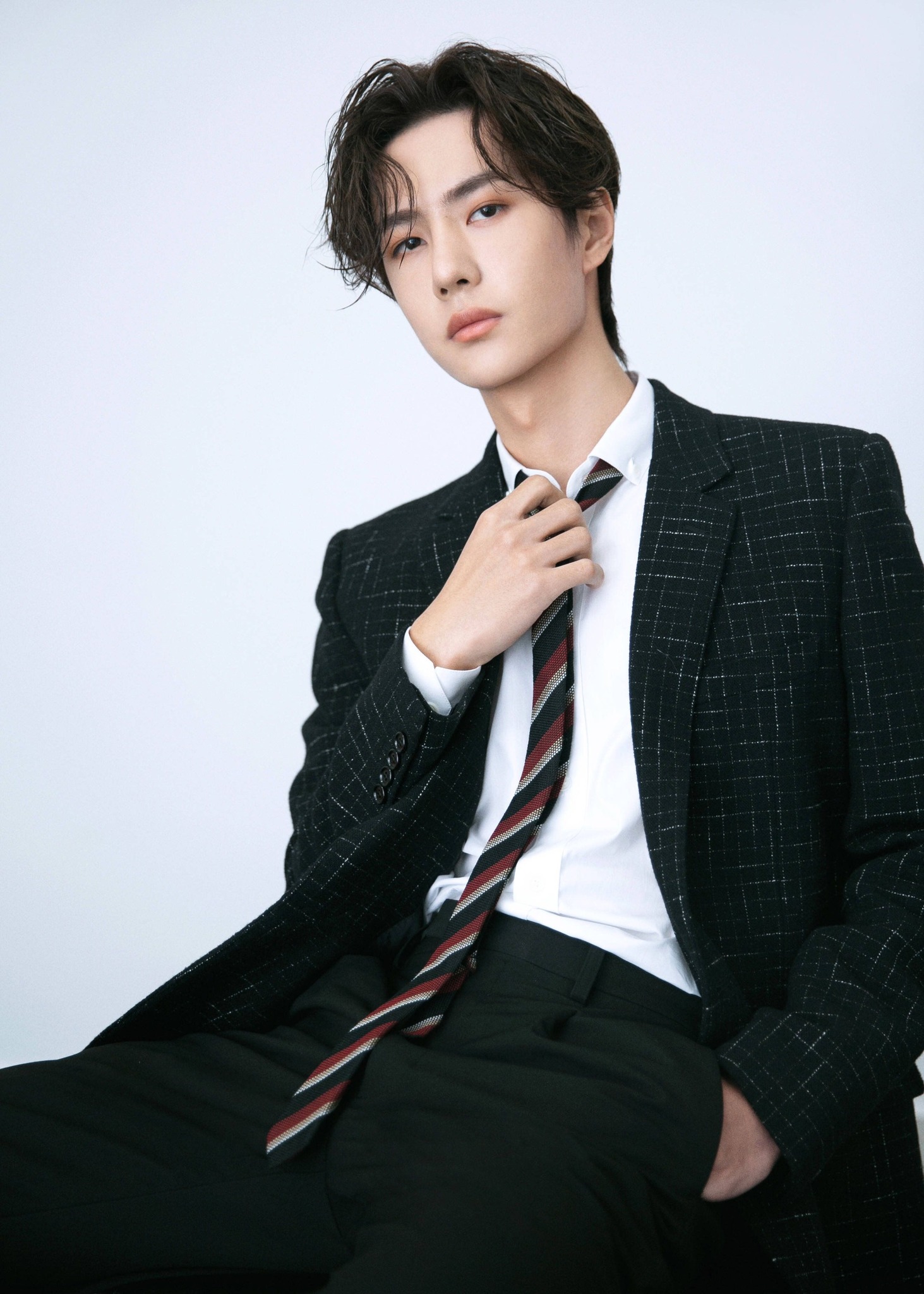 Dưa: Vương Nhất Bác và Cung Tuấn là cùng một tư bản nâng đỡ nhưng một người thì tài nguyên tốt hơn người còn lại nhiều. Trong diễn biến khác Vương Nhất Bác nhận được lời mời làm phù rể của Đỗ Hải Đào, nhưng khả năng anh ấy đồng ý là rất nhỏ.