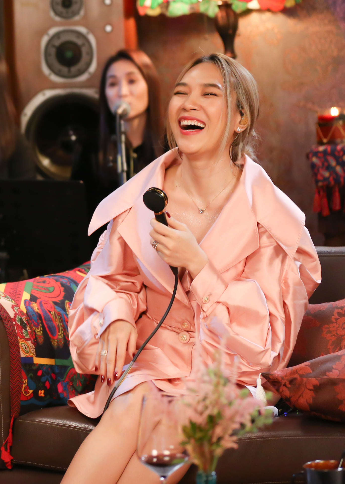 Trước clip hậu trường, nhiều cư dân mạng để lại lời khen cho hành động đầy tinh tế của Mỹ Tâm