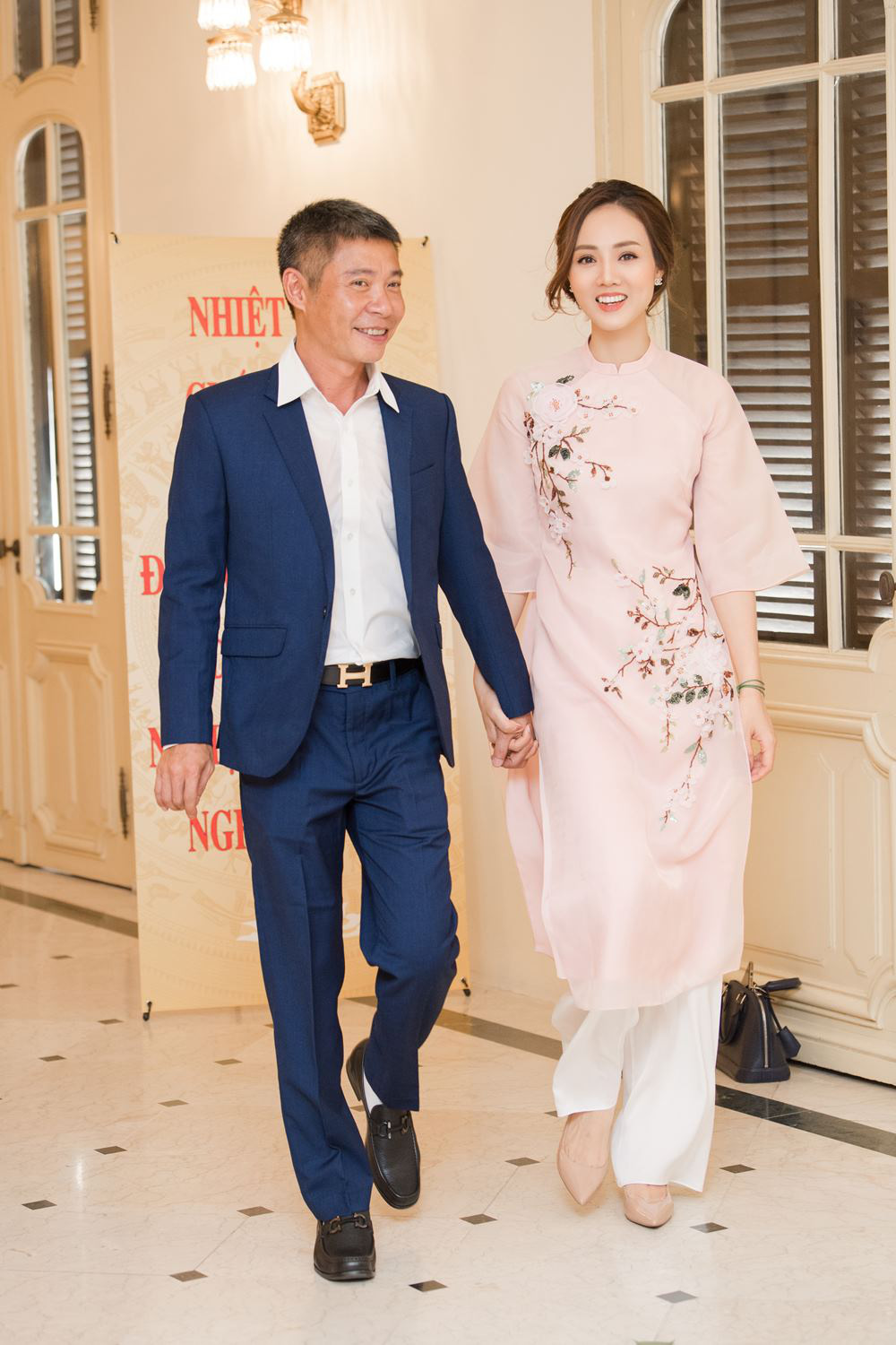 MXH dấy lên tin đồn gia đình Công Lý lục đục, khi vợ nam nghệ sĩ có bài viết tiết lộ cuộc sống hôn nhân