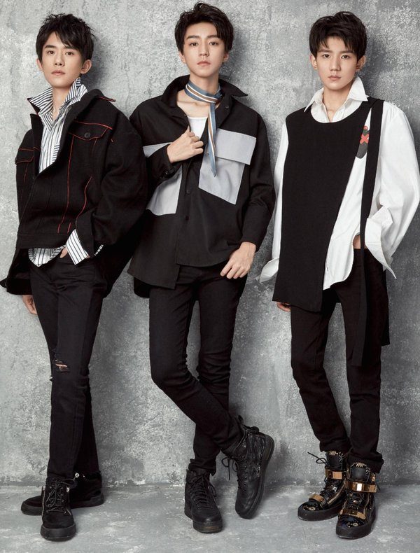 Dưa: TFBOYS có mối quan hệ riêng tư rất tốt, gần đây nếu rảnh rỗi thì rủ nhau đi ăn hay gì đó. Họ cũng sẽ lập nhóm để chơi game với nhau. Dịch Dương Thiên Tỉ gần đây lại bị tư sinh quấy rối. 