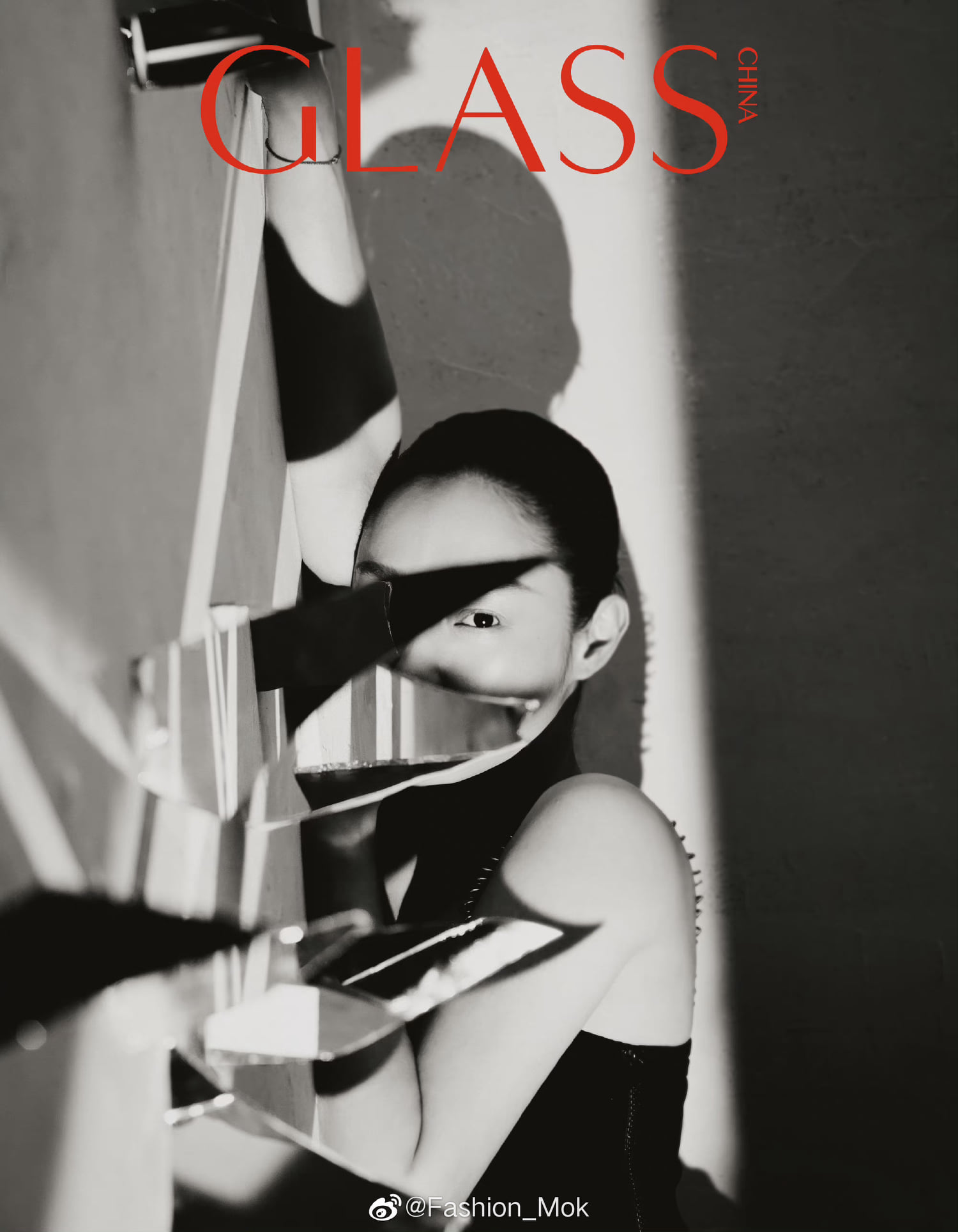 Bạch Bách Hà xuất hiện trên bìa GLASS CHINA March 2022
