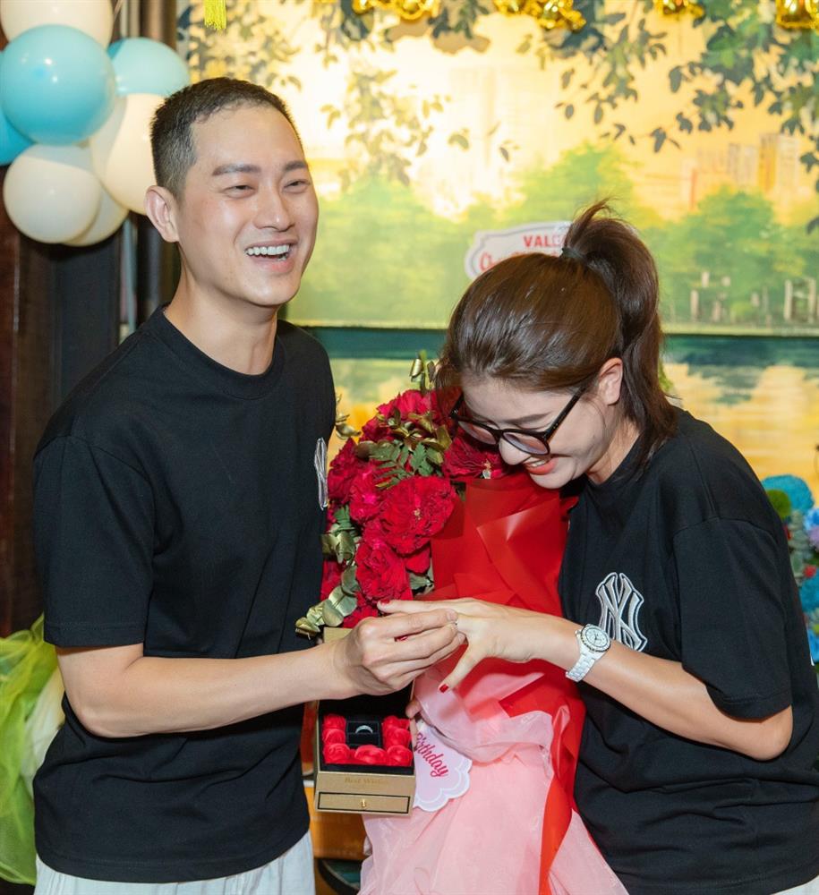 Kể từ khi đăng ký kết hôn với chồng Việt kiều, Trang Trần dần thay đổi tâm tính, cô không còn những màn 'văng tục, chửi thề' trên mạng xã hội