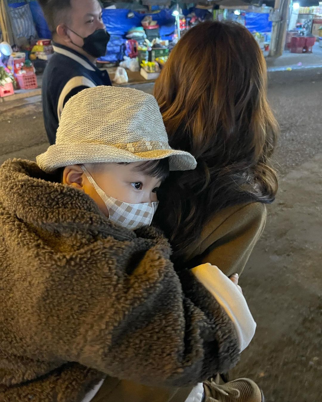 Dù không có bố bên cạnh, nhưng cu cậu chưa bao giờ thiếu thốn tình cảm