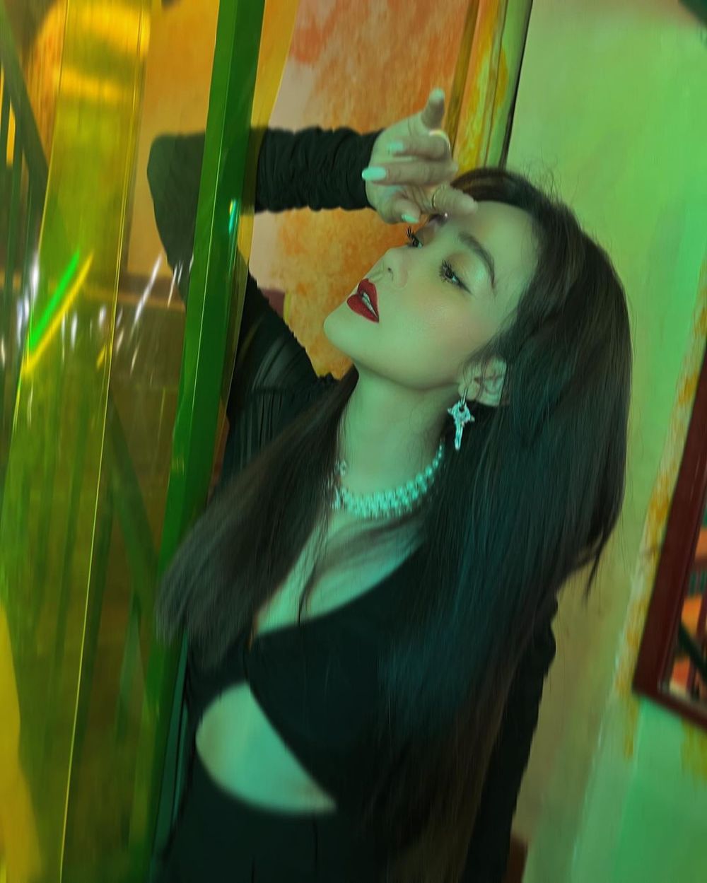 Dù đã có 6 năm quen biết và tìm hiểu, thế nhưng Minh Hằng vẫn giữ kín 'như bưng' danh tính bạn đời của mình