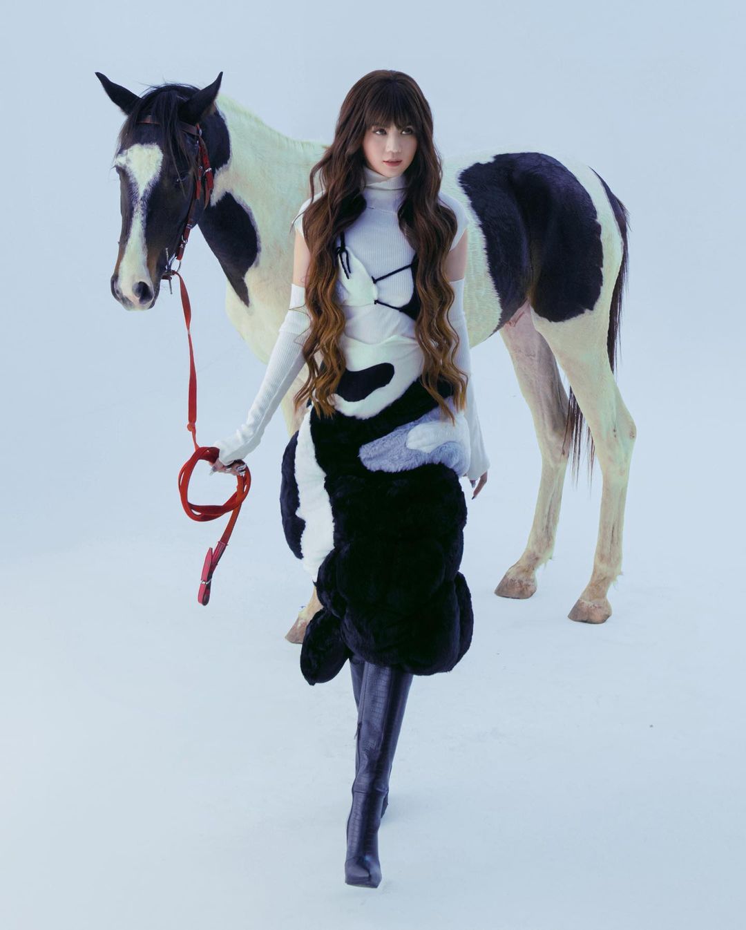 Ai nấy đều phải 'bất ngờ, ngỡ ngàng, ngơ ngác và bật ngửa' trước thân hình mỏng như giấy của chân dài Trà Vinh