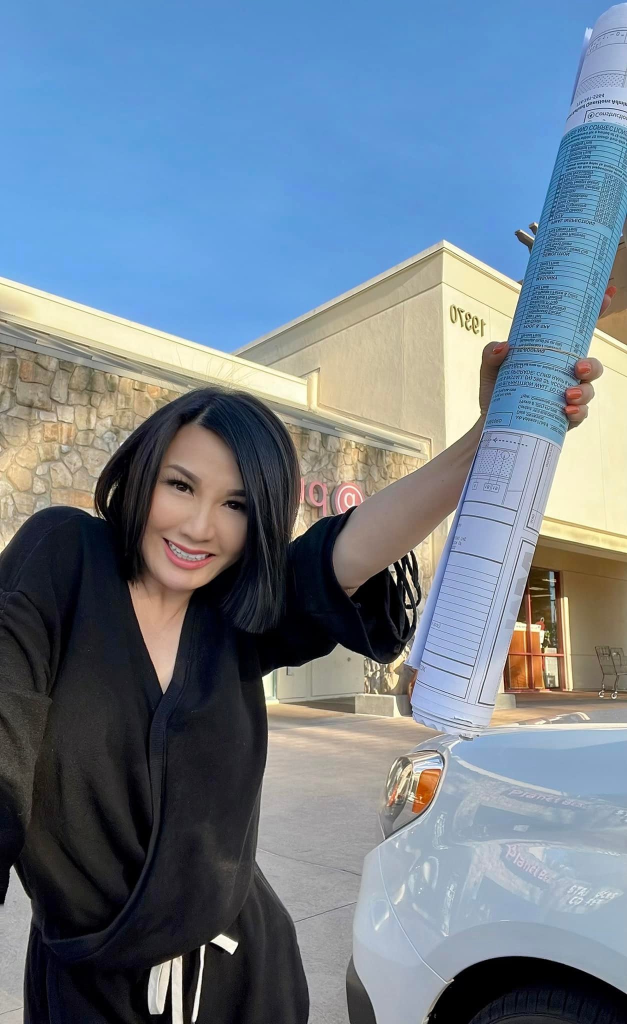 Trizzie Phương Trinh thông báo tin vui đã xin được giấy phép mở rộng cửa hàng. Đây là mong muốn mà cô cố gắng thực hiện trong thời gian dài. 