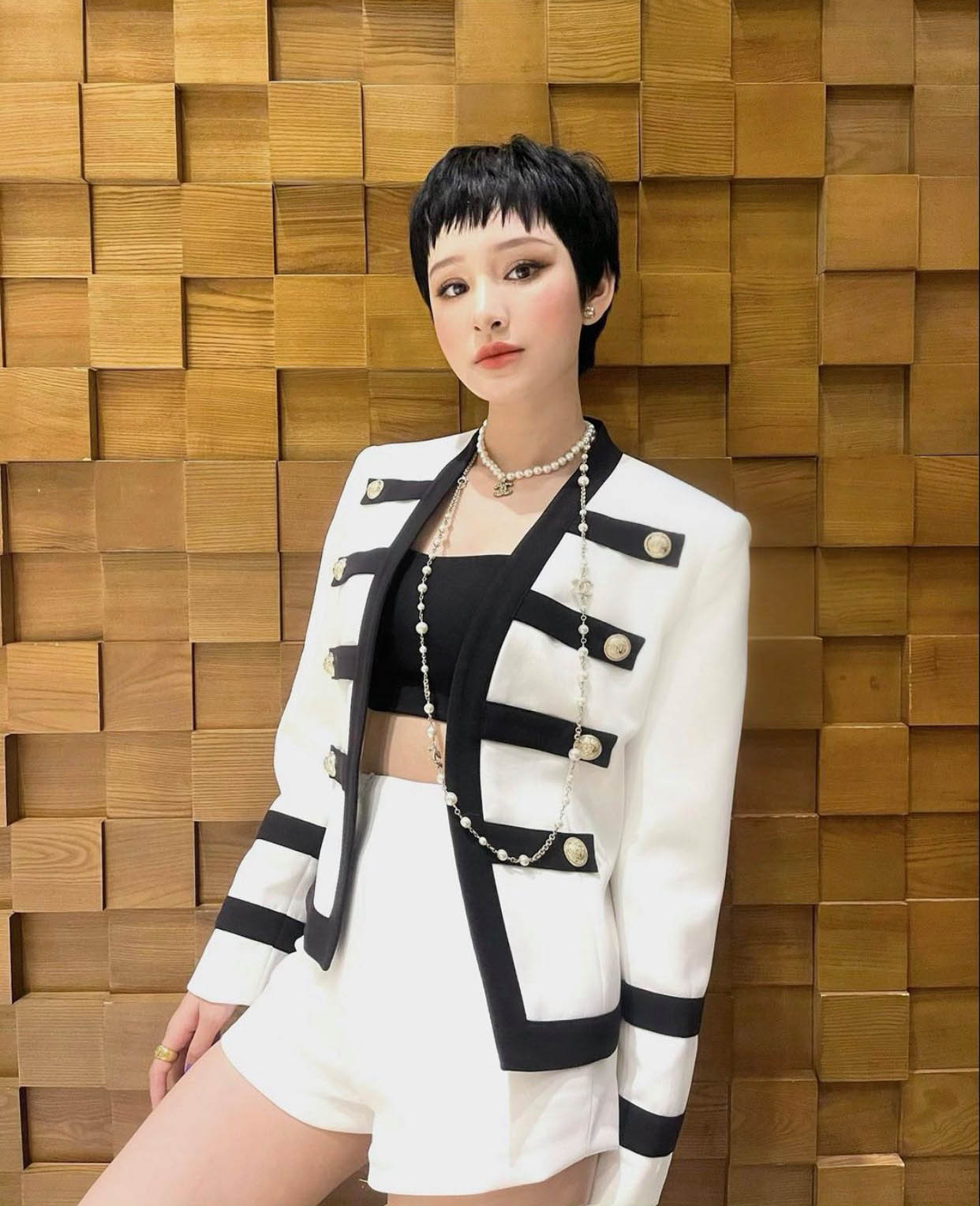 Người hâm mộ mong muốn Hiền Hồ sẽ phải lên tiếng vì việc làm của mình