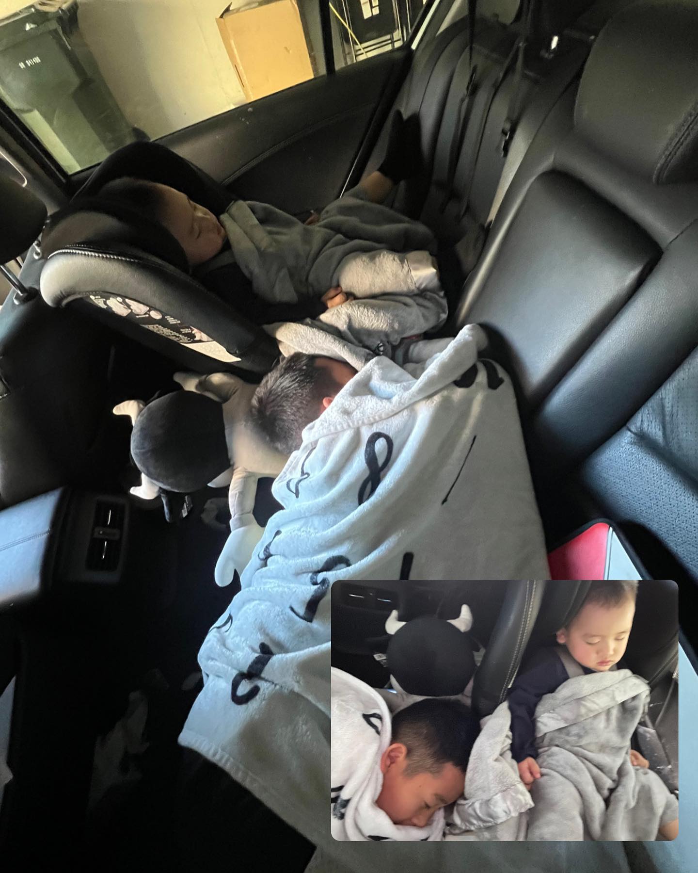 Khoảnh khắc cháu Phi Nhung ngoan ngoãn tựa vào nhau đã làm cho nhiều người phải tan chảy