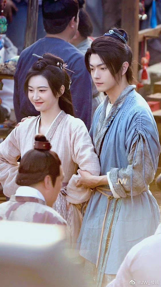 Cảnh Điềm và Hứa Khải hậu trường bộ phim đang quay 'Du Lạc Nguyên' tạo hình dân thường