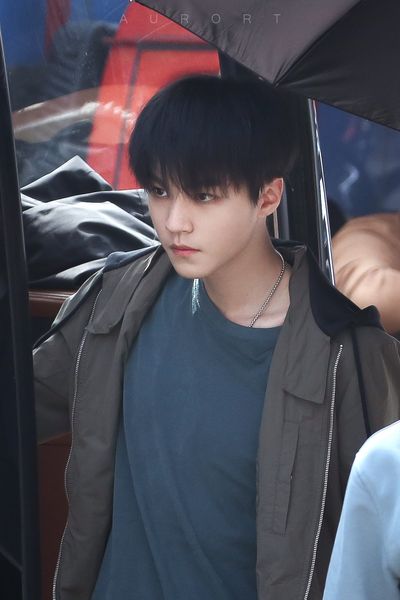 Vương Tuấn Khải tại phim trường 'Cánh cửa tái sinh'