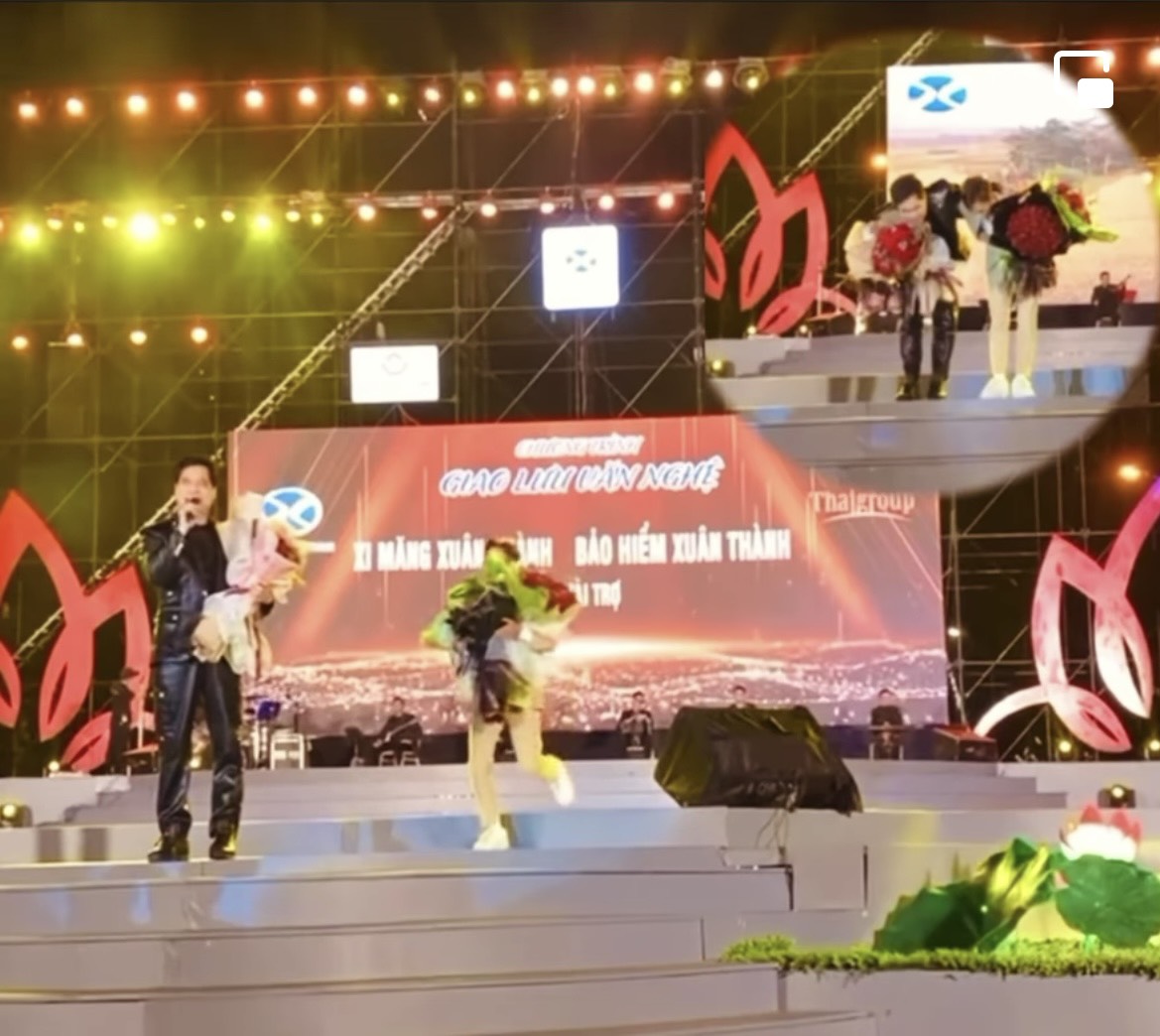 Hồ Văn Cường nhận đặc ân lớn sau khi 'đầu quân' cho danh ca Ngọc Sơn, thần sắc khác lạ gây bàn tán 4 Hồ Văn Cường nhận đặc ân lớn sau khi 'đầu quân' cho danh ca Ngọc Sơn, thần sắc khác lạ gây bàn tán 4