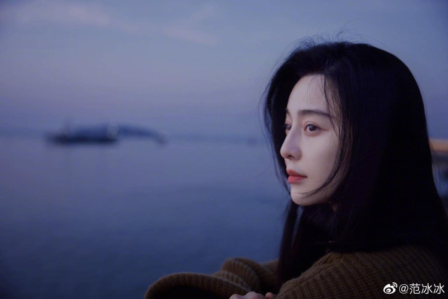 Hình ảnh gần đây của Phạm Băng Băng khi ở Hàn Quốc đóng phim khiến CDM tá hỏa vì quá trẻ trung