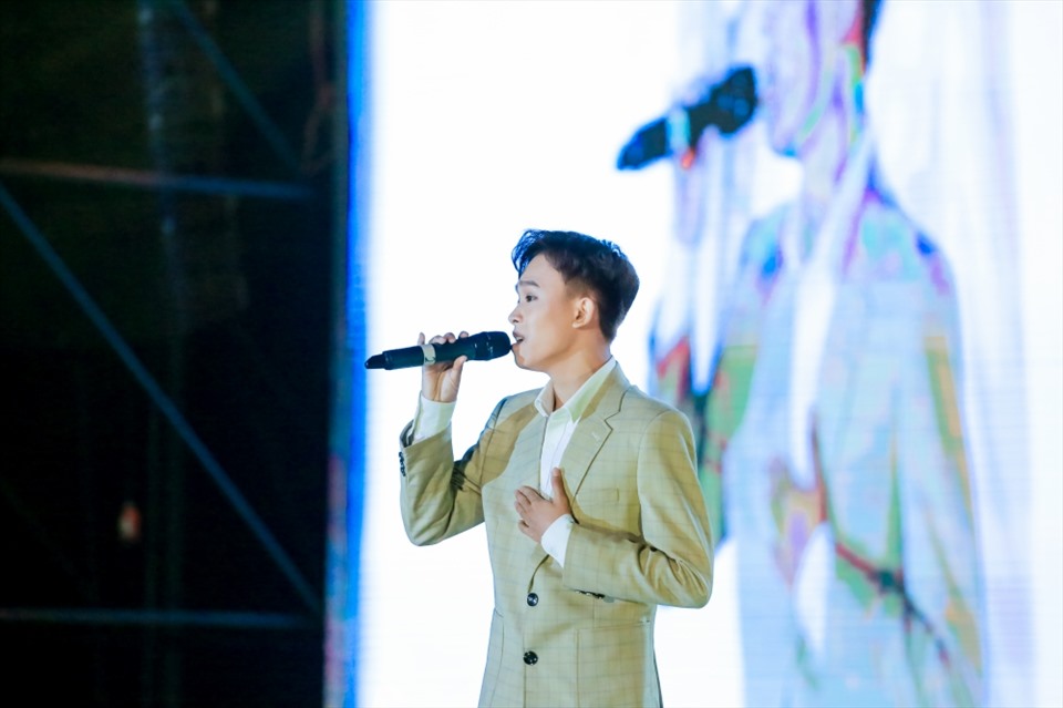 Lâu lắm mới xuất hiện trước công chúng, những hình ảnh của Hồ Văn Cường nhận được quan tâm